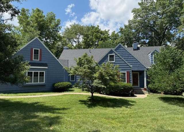Property at 807 W 98th St, Kansas City, MO 64114, 3 beds, 3 baths