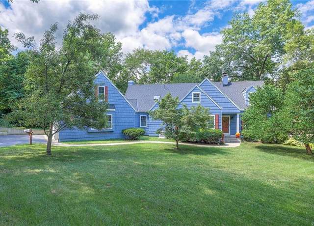 Property at 807 W 98th St, Kansas City, MO 64114, 3 beds, 3 baths