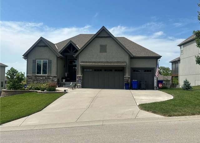 Property at 281 S Singletree St, Olathe, KS 66061, 4 beds, 3 baths