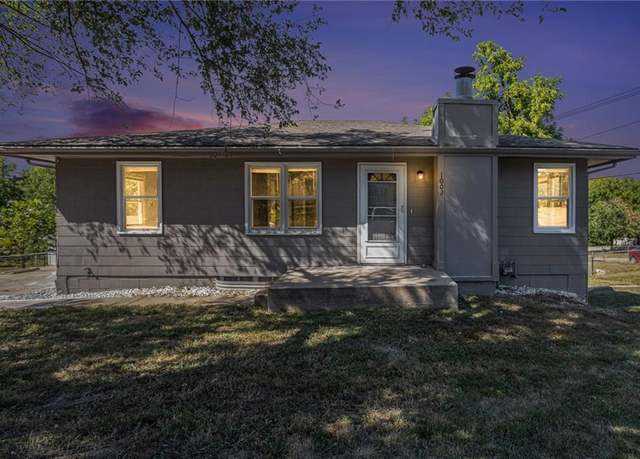 Property at 1008 NE 72nd St, Kansas City, MO 64118, 3 beds, 2 baths
