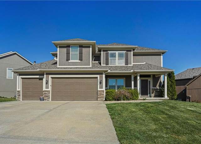 Property at 2211 NE 24th St, Blue Springs, MO 64029, 5 beds, 3.5 baths