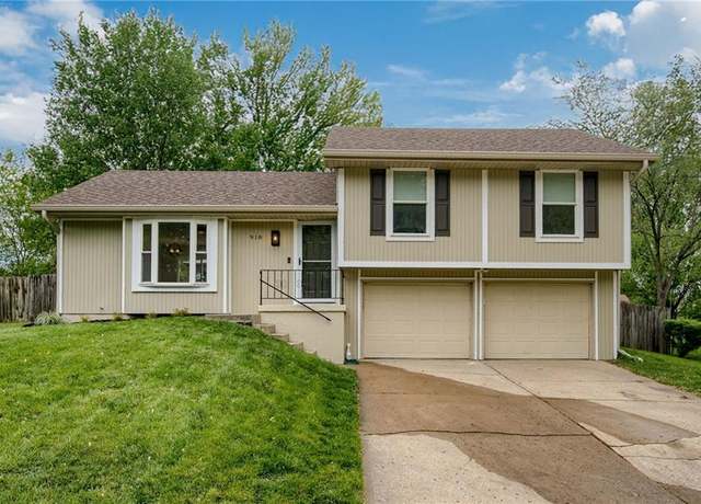 Property at 918 Shiloh Ct, Liberty, MO 64068, 3 beds, 2.5 baths