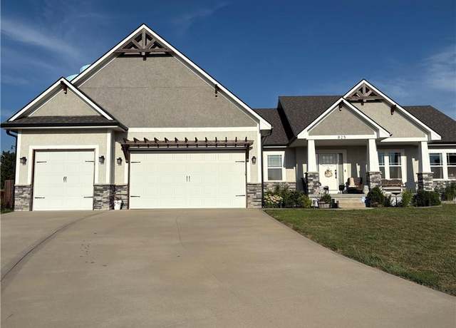 Property at 825 SE Shamrock Ln, Blue Springs, MO 64014, 5 beds, 3 baths