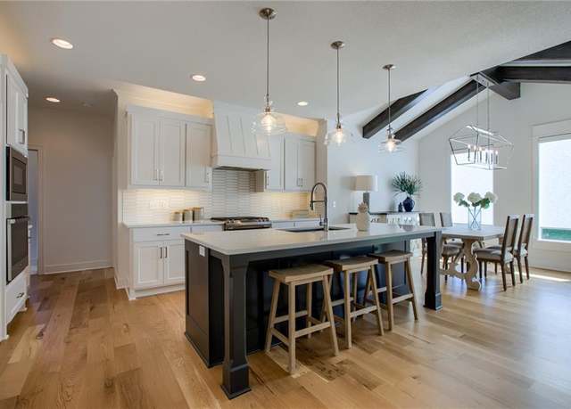 Property at 16432 S Penrose Ln, Olathe, KS 66062, 5 beds, 4 baths