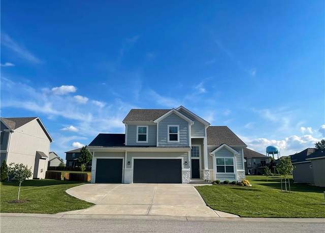 Property at 1116 SW Whispering Willow Way, Lee's Summit, MO 64064, 4 beds, 3.5 baths