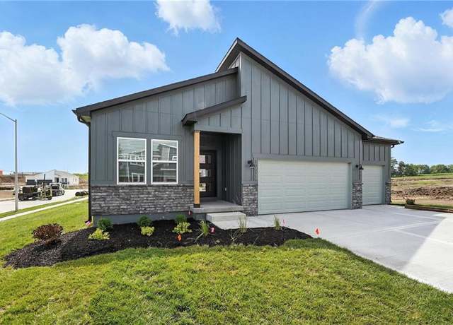 Property at 10523 N Jarboe St, Kansas City, MO 64155, 5 beds, 3 baths