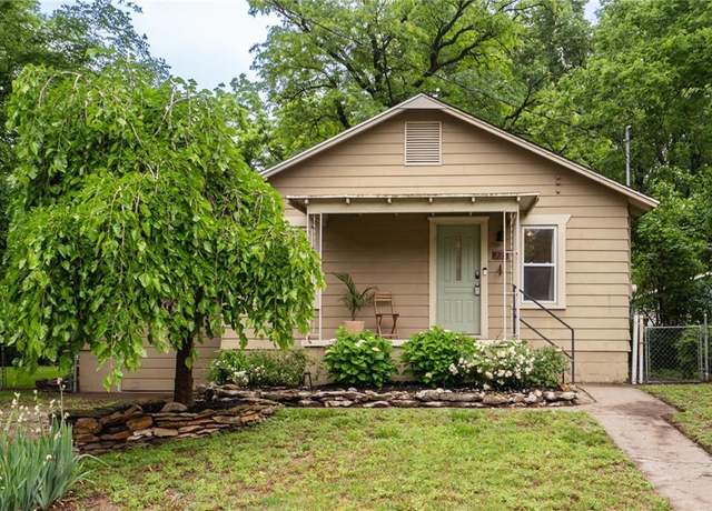 Property at 771 Locust St, Lawrence, KS 66044, 1 bed, 1.5 baths