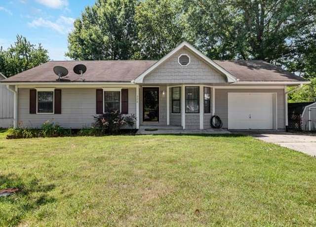 Property at 320 E Dryden St, Odessa, MO 64076, 3 beds, 2 baths