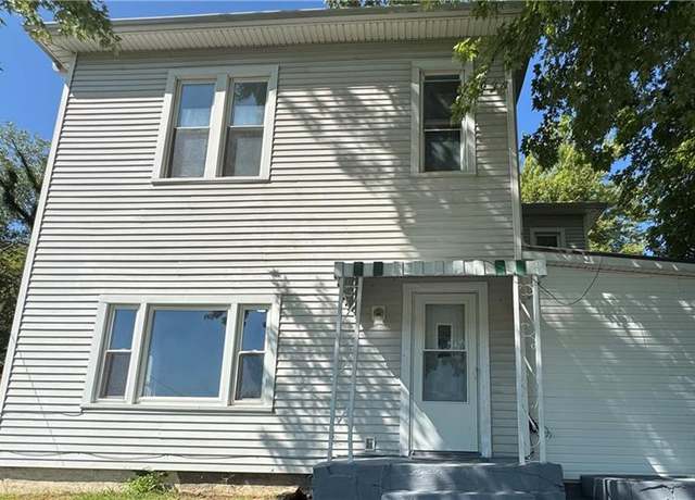 Property at 1809 Pacific St, St Joseph, MO 64503, 4 beds, 2.5 baths