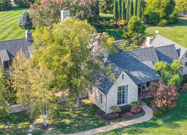 Property at 10400 Howe Ln, Leawood, KS 66206, 5 beds, 5.5 baths