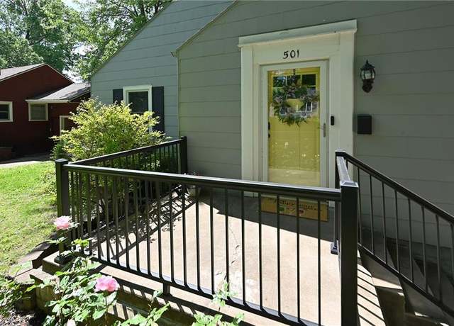 Property at 501 W 86th St, Kansas City, MO 64114, 2 beds, 1.5 baths