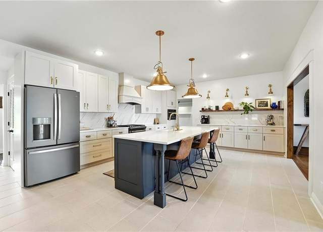 Property at 24730 Tontine Rd, Kansas City, KS 66109, 5 beds, 4 baths