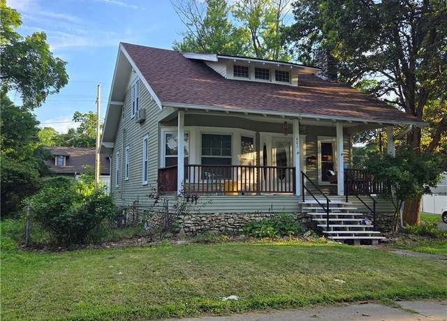 Property at 601 E Peoria St, Paola, KS 66071, 3 beds, 2 baths
