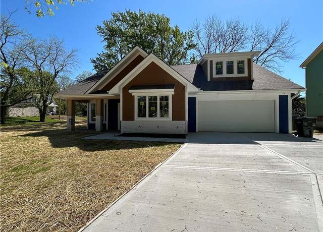 Property at 920 N 14th St, Leavenworth, KS 66048, 4 beds, 3 baths