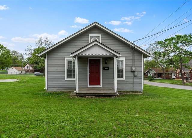 Property at 903 W Mechanic St, Harrisonville, MO 64701, 2 beds, 1 bath