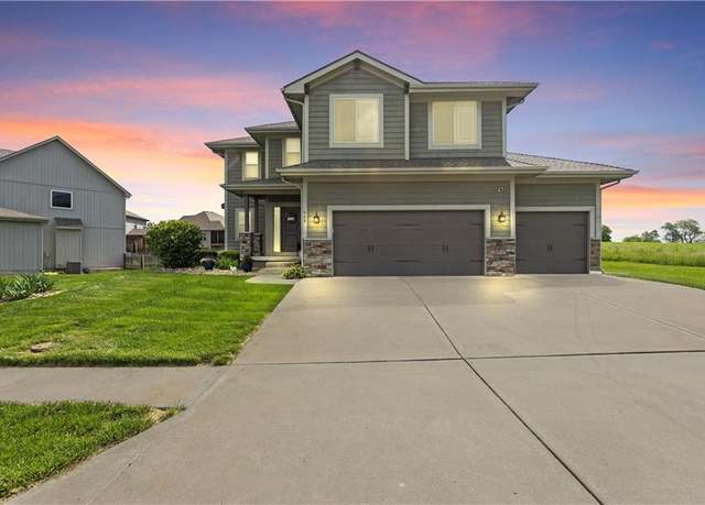 Property at 529 Sycamore Rd, Greenwood, MO 64034, 4 beds, 2.5 baths