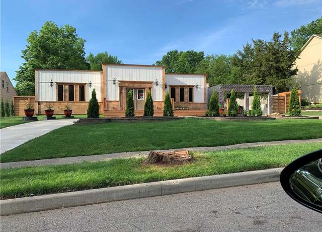 Property at 1425 E 76th Ter, Kansas City, MO 64131, 4 beds, 3.5 baths