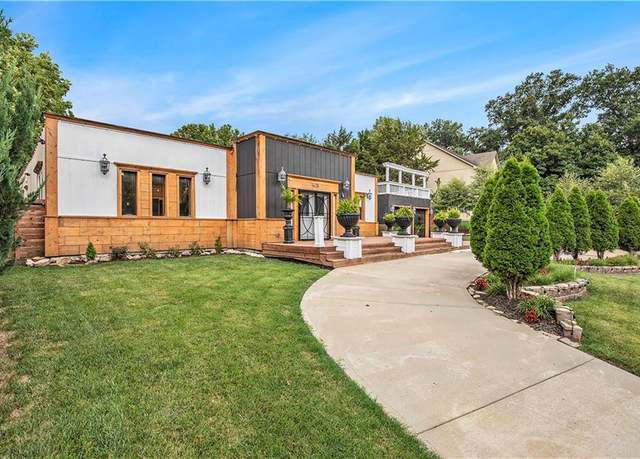 Property at 1425 E 76th Ter, Kansas City, MO 64131, 4 beds, 3.5 baths
