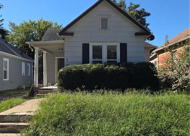 Property at 1024 Roosevelt Ave, St Joseph, MO 64505, 3 beds, 1 bath