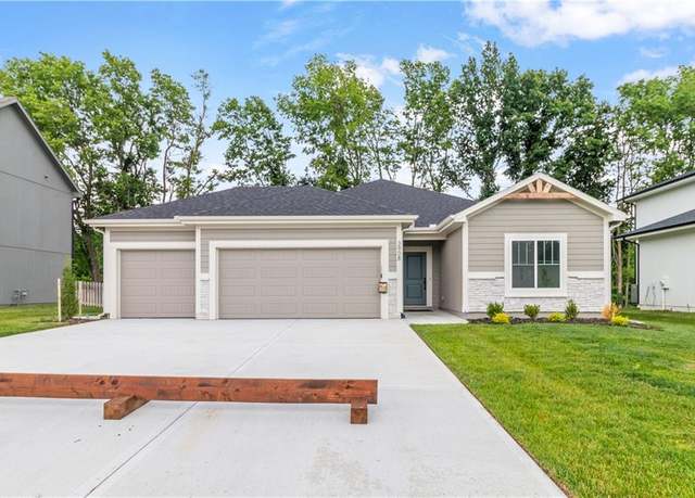 Property at 3908 SE Adams Dr, Blue Springs, MO 64014, 3 beds, 2 baths