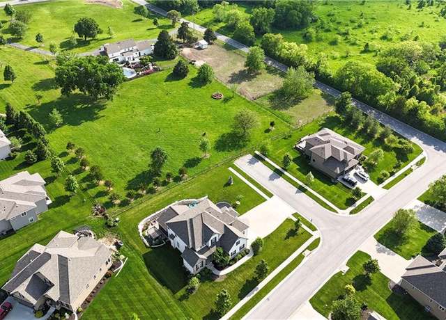 Property at 24411 W 70th St, Shawnee, KS 66226, 5 beds, 5 baths