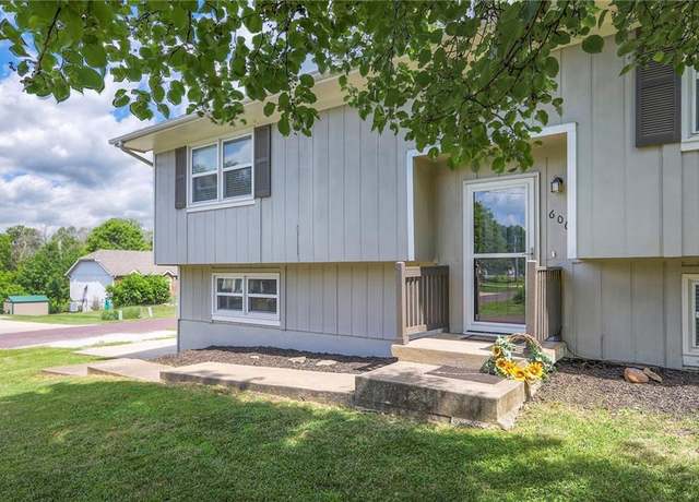 Property at 606 W Smith St, Spring Hill, KS 66083, 3 beds, 1 bath