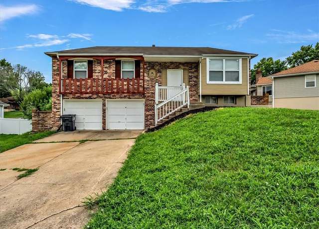 Property at 4804 NW Downing St, Blue Springs, MO 64015, 3 beds, 1.5 baths