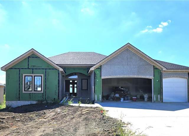 Property at 4145 Lake Shore Dr, Basehor, KS 66007, 4 beds, 3 baths