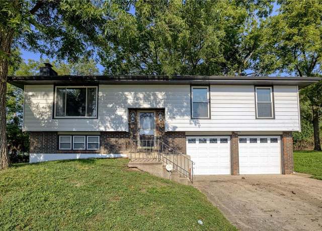 Property at 1600 4th Ave, Leavenworth, KS 66048, 3 beds, 1 bath