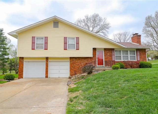 Property at 302 Johnson Dr, Warrensburg, MO 64093, 4 beds, 2 baths