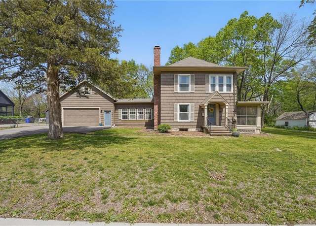Property at 680 W Cedar St, Olathe, KS 66061, 4 beds, 1.5 baths