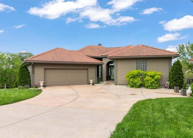Property at 5408 NE Wedgewood Ln, Lee's Summit, MO 64064, 4 beds, 3.5 baths