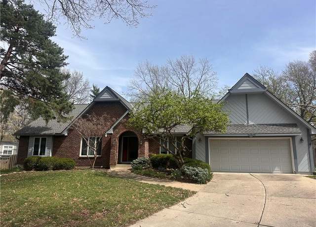 Property at 10104 Hemlock Dr, Overland Park, KS 66212, 4 beds, 3.5 baths