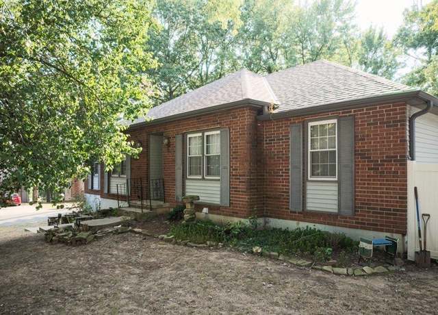 Property at 22 Locust Ln, Warrensburg, MO 64093, 5 beds, 3 baths