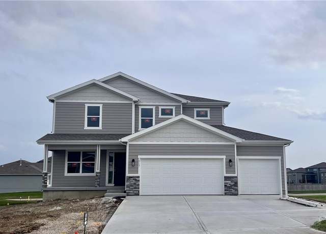 Property at 1917 SW Hightown Dr, Lee's Summit, MO 64082, 4 beds, 3.5 baths
