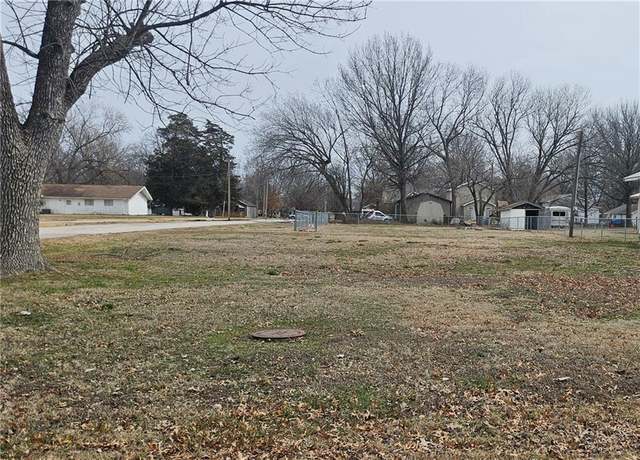 Property at 600 S Osage St, Girard, KS 66743