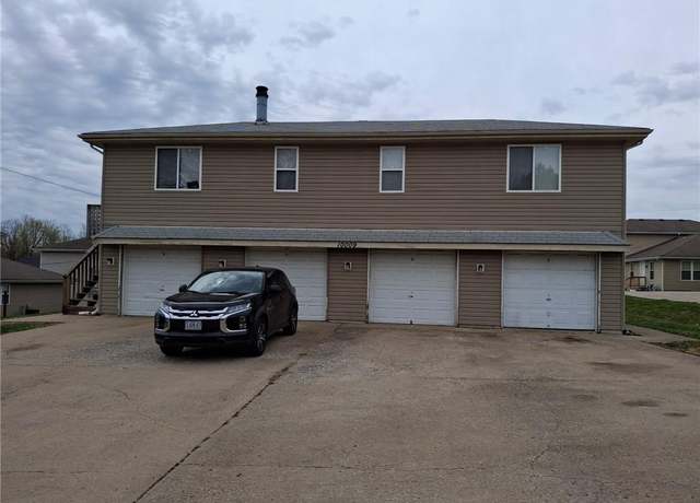 Property at 10009 NW Lema Dr, Kansas City, MO 64152, 8 beds, 4 baths