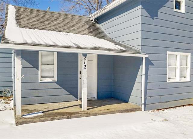 Property at 212 S Delaware St, Tonganoxie, KS 66086, 3 beds, 1.5 baths