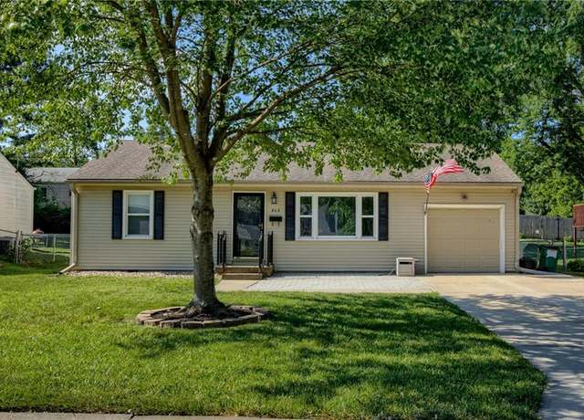 Property at 803 67th Pl, Kansas City, MO 64118, 3 beds, 1.5 baths