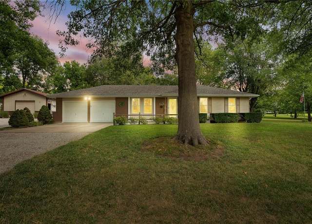 Property at 8694 Woodridge Dr, Odessa, MO 64076, 3 beds, 2 baths
