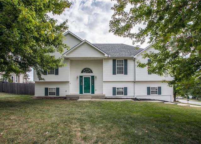 Property at 1701 SE Ridgewood Dr, Blue Springs, MO 64014, 3 beds, 3 baths