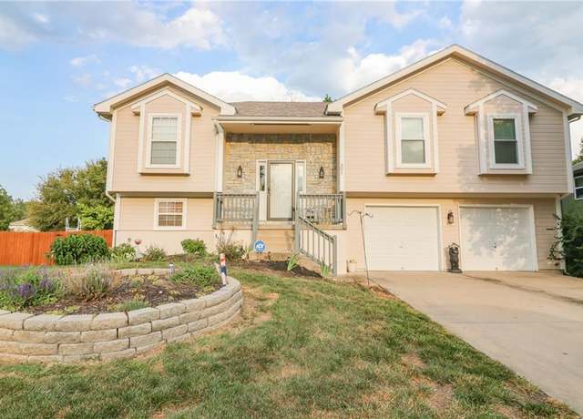Property at 301 S Darrowby Dr, Raymore, MO 64083, 4 beds, 3 baths