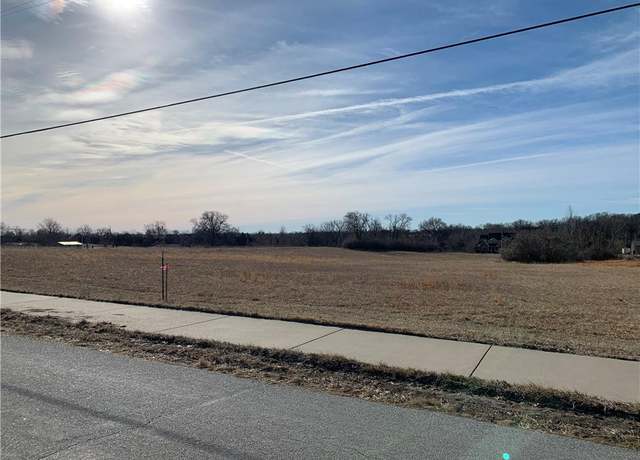 Property at 2105 Vilas St, Leavenworth, KS 66048