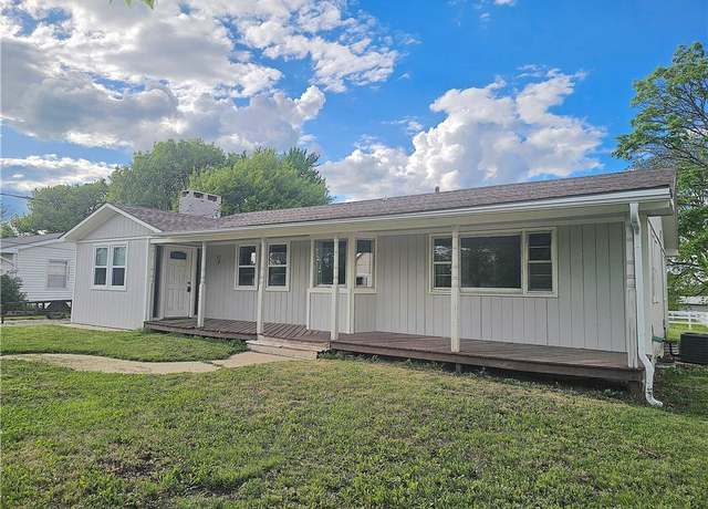 Property at 623 E Monroe Ave, Garnett, KS 66032, 3 beds, 1 bath