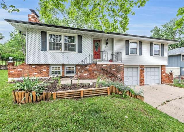 Property at 104 NE 80th St, Kansas City, MO 64118, 3 beds, 2.5 baths