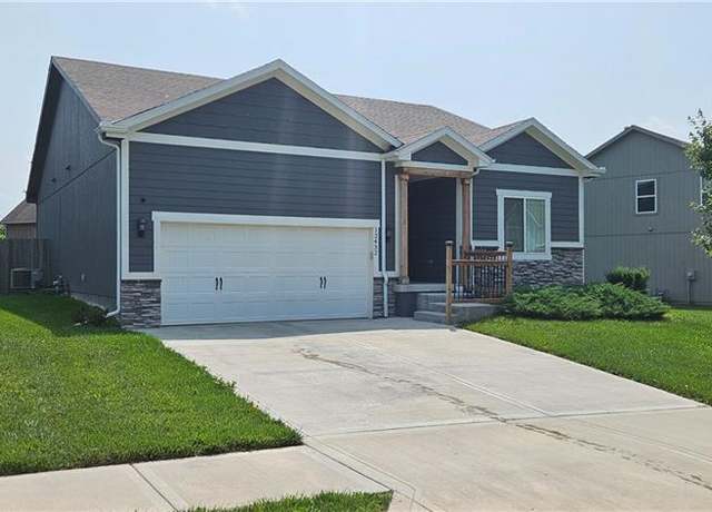 Property at 12432 Live Oak Cir, Peculiar, MO 64078, 3 beds, 2 baths