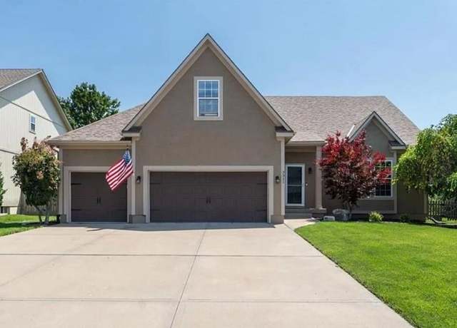 Property at 3311 Regatta Dr, Lee's Summit, MO 64082, 5 beds, 4 baths