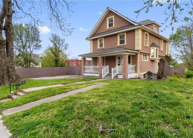 Property at 3711 E 9 St, Kansas City, MO 64124, 5 beds, 2 baths