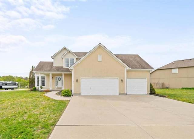 Property at 806 Tallgrass Dr, Pleasant Hill, MO 64080, 3 beds, 2.5 baths