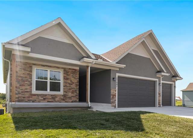 Property at 17509 Greyhawke Rdg, Smithville, MO 64089, 4 beds, 3 baths